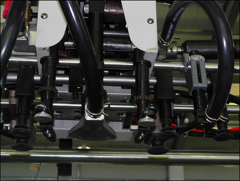 Κυματοειδείς σανίδες Automatic Flute Laminator Machine 100 Sheets /Min DF-1450S