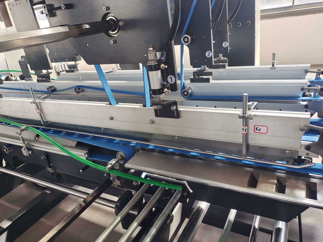 Μηχάνημα κόλλησης φακέλων 300-800 gsm από κυματοειδές χαρτοκιβώτιο 5 στρώσεων με κόλλα αυτοκόλλητων φακέλων