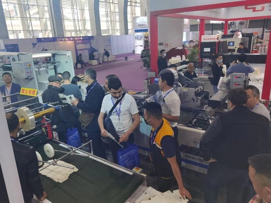 Αυτόματο Laminator φλαούτων υψηλής ταχύτητας χαρτονιού ευθύγραμμο με ηλεκτρικό Drive