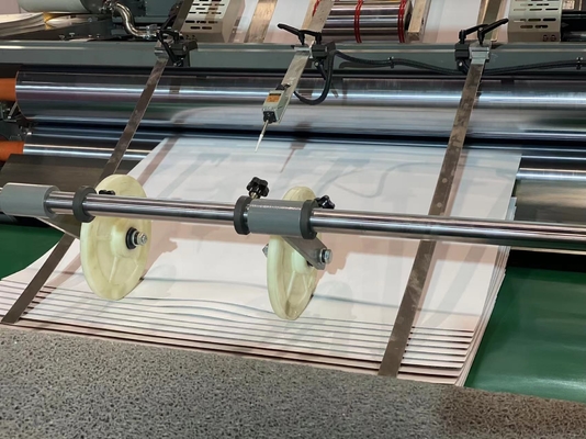 Εύκολο λειτουργίας Laminator φλαούτων υψηλής ταχύτητας αυτόματο με τον αυτόματο στοιβαχτή πτώσης κτυπήματος